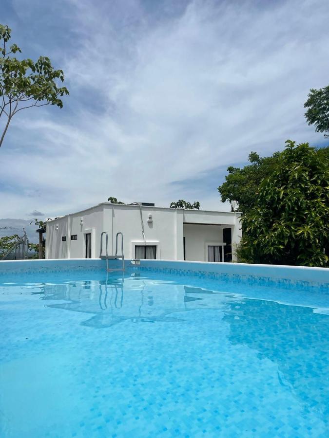 Cabana Campestre Con Piscina En La Hacienda Napoles Doradal 外观 照片